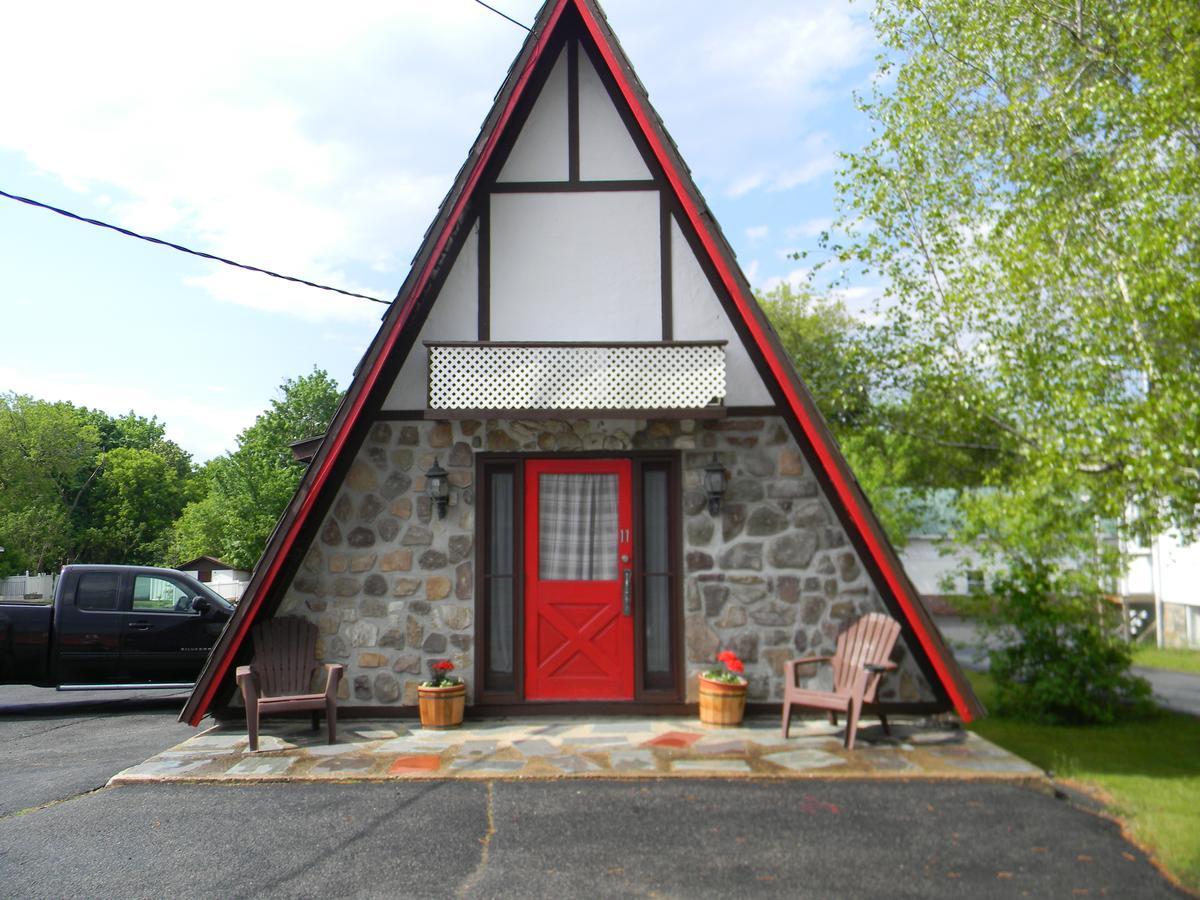 The Stone House Motel & Motor Lodge Ticonderoga Bagian luar foto