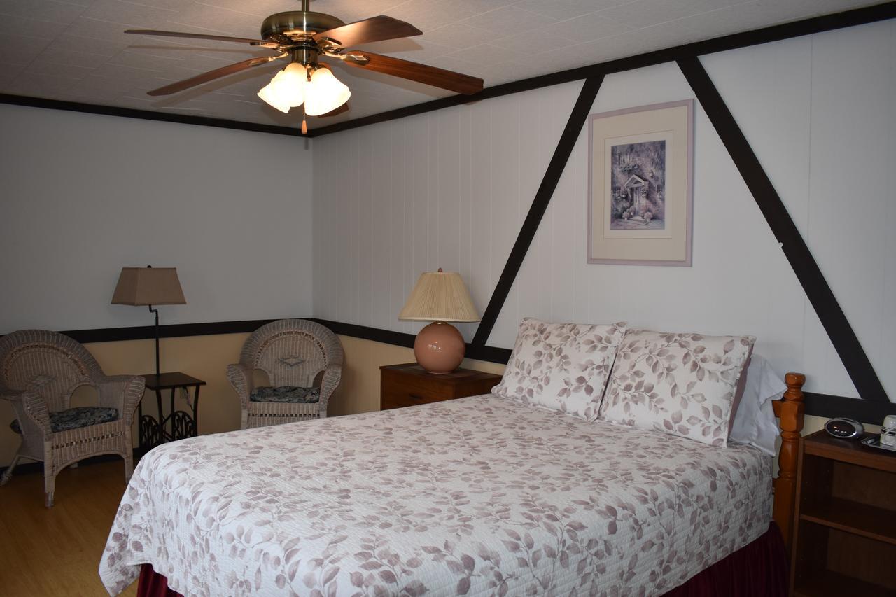 The Stone House Motel & Motor Lodge Ticonderoga Bagian luar foto